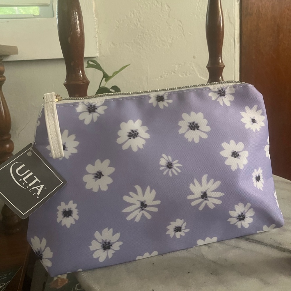 ✨$1 NWT Ulta makeup bag purple with flowers